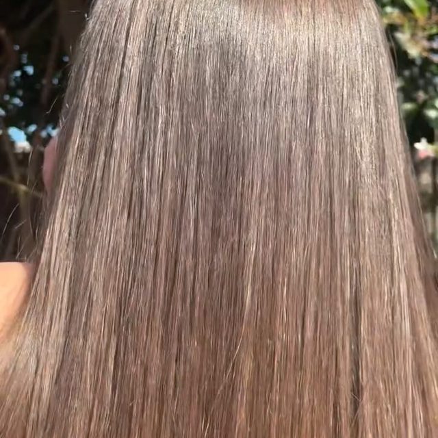 Long, glossy hair in the sun after wash day